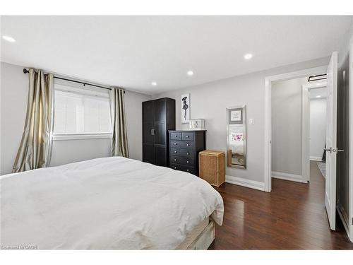 123 Athenia Drive, Stoney Creek, ON - Indoor Photo Showing Bedroom