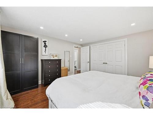 123 Athenia Drive, Stoney Creek, ON - Indoor Photo Showing Bedroom