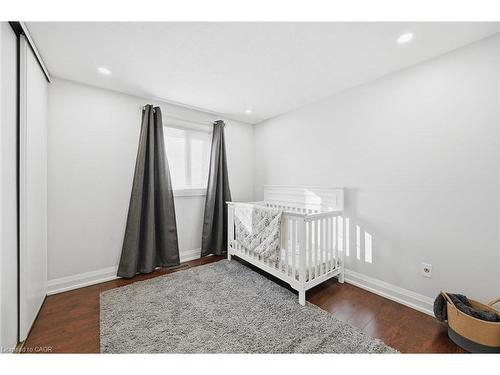 123 Athenia Drive, Stoney Creek, ON - Indoor Photo Showing Bedroom