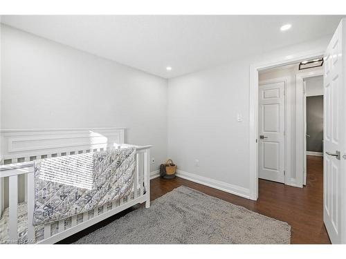 123 Athenia Drive, Stoney Creek, ON - Indoor Photo Showing Bedroom