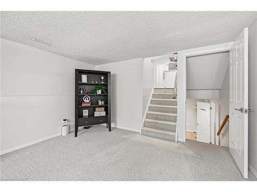123 Athenia Drive, Stoney Creek, ON - Indoor Photo Showing Other Room