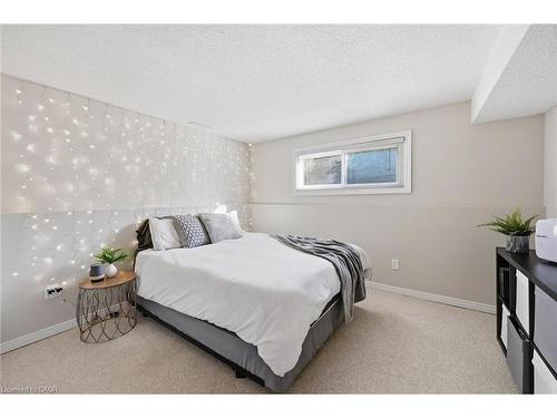123 Athenia Drive, Stoney Creek, ON - Indoor Photo Showing Bedroom