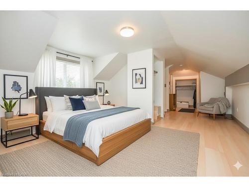 272 Main Street, Cambridge, ON - Indoor Photo Showing Bedroom