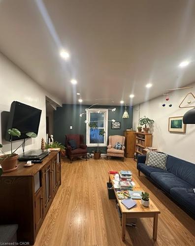 272 Main Street, Cambridge, ON - Indoor Photo Showing Living Room