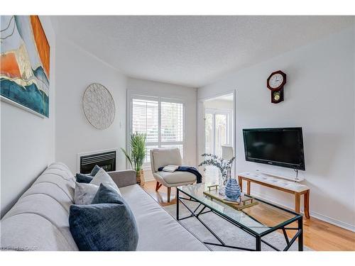 61 Cedarwood Crescent, Brampton, ON - Indoor Photo Showing Living Room
