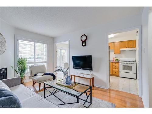 61 Cedarwood Crescent, Brampton, ON - Indoor Photo Showing Living Room