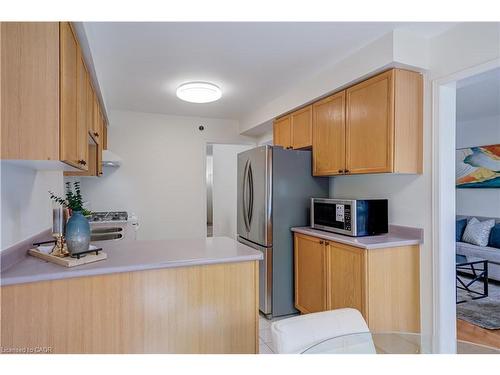 61 Cedarwood Crescent, Brampton, ON - Indoor Photo Showing Kitchen