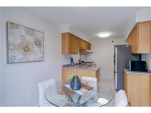 61 Cedarwood Crescent, Brampton, ON - Indoor Photo Showing Kitchen