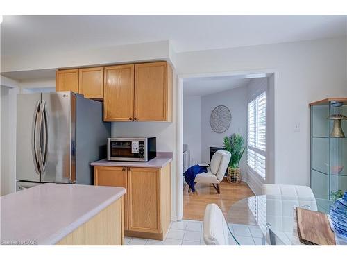 61 Cedarwood Crescent, Brampton, ON - Indoor Photo Showing Kitchen