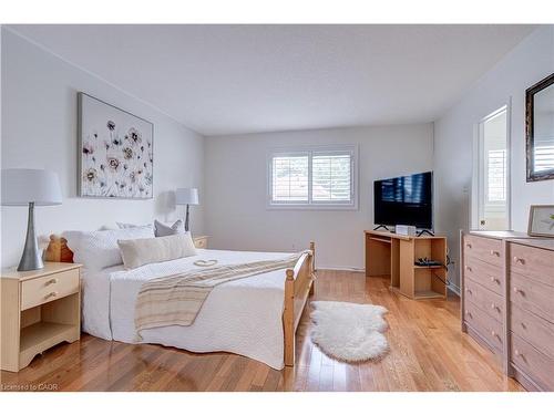 61 Cedarwood Crescent, Brampton, ON - Indoor Photo Showing Bedroom