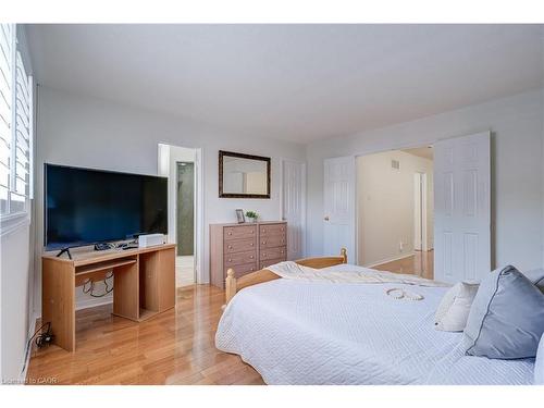 61 Cedarwood Crescent, Brampton, ON - Indoor Photo Showing Bedroom