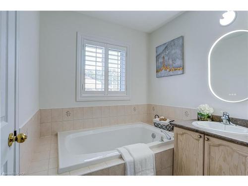 61 Cedarwood Crescent, Brampton, ON - Indoor Photo Showing Bathroom