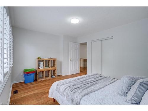 61 Cedarwood Crescent, Brampton, ON - Indoor Photo Showing Bedroom