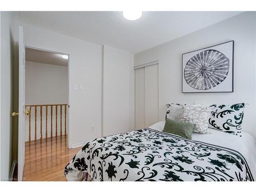 61 Cedarwood Crescent, Brampton, ON - Indoor Photo Showing Bedroom