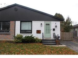 22 Debby Crescent  Brantford, ON N3R 7A4