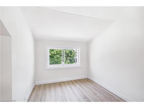 2-10 Comet Avenue, Hamilton, ON - Indoor Photo Showing Other Room