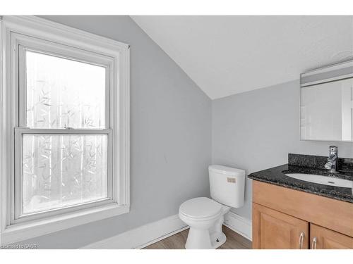 201-57 Beverly Street, Cambridge, ON - Indoor Photo Showing Bathroom