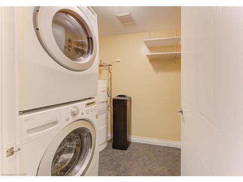27-3085 Kingsway Drive, Kitchener, ON - Indoor Photo Showing Laundry Room