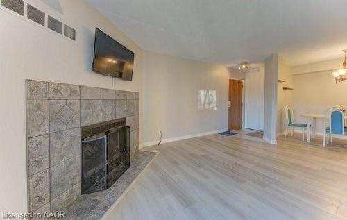 27-3085 Kingsway Drive, Kitchener, ON - Indoor Photo Showing Living Room With Fireplace