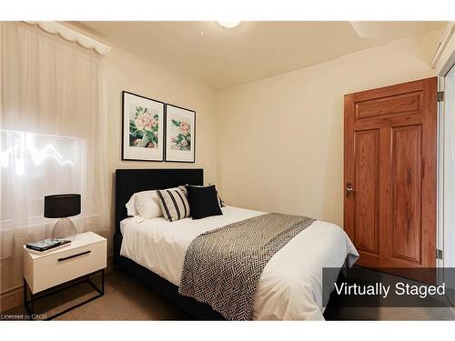 27 Barons Avenue N, Hamilton, ON - Indoor Photo Showing Bedroom