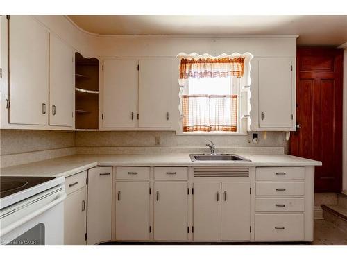 27 Barons Avenue N, Hamilton, ON - Indoor Photo Showing Kitchen