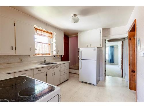 27 Barons Avenue N, Hamilton, ON - Indoor Photo Showing Kitchen