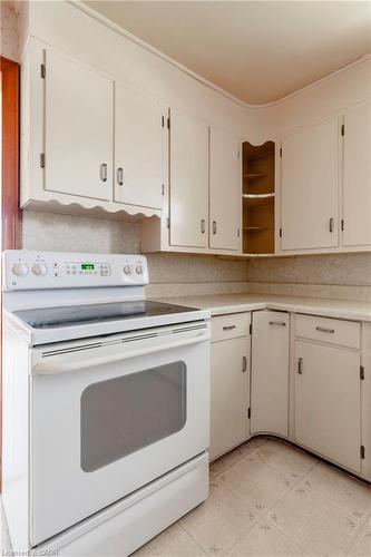 27 Barons Avenue N, Hamilton, ON - Indoor Photo Showing Kitchen