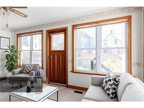 27 Barons Avenue N, Hamilton, ON - Indoor Photo Showing Living Room