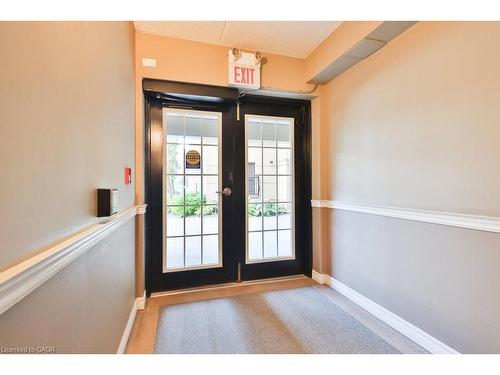 113-2035 Appleby Line, Burlington, ON - Indoor Photo Showing Other Room