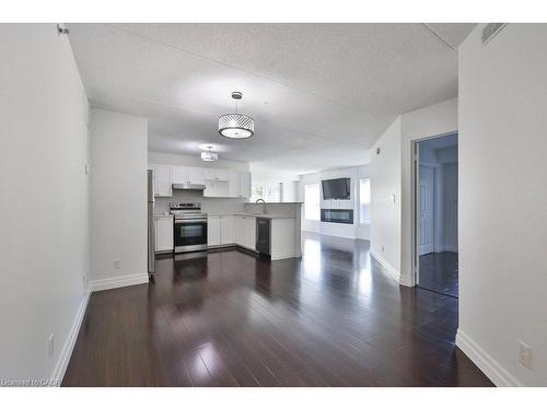 113-2035 Appleby Line, Burlington, ON - Indoor