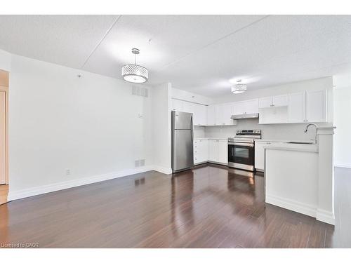 113-2035 Appleby Line, Burlington, ON - Indoor Photo Showing Kitchen