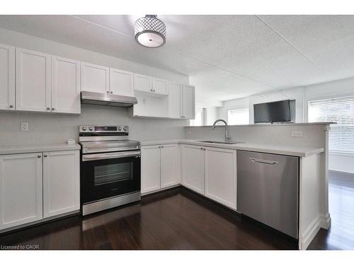 113-2035 Appleby Line, Burlington, ON - Indoor Photo Showing Kitchen