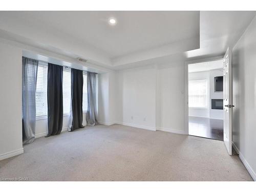 113-2035 Appleby Line, Burlington, ON - Indoor Photo Showing Other Room