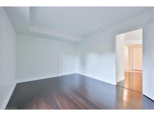 113-2035 Appleby Line, Burlington, ON - Indoor Photo Showing Other Room