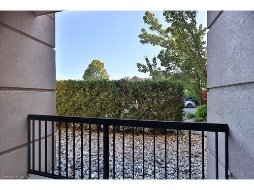 113-2035 Appleby Line, Burlington, ON - Outdoor