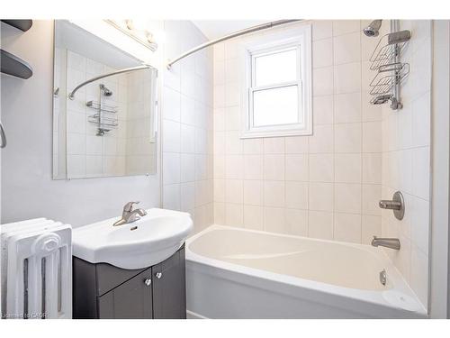 14-366 John Street S, Hamilton, ON - Indoor Photo Showing Bathroom