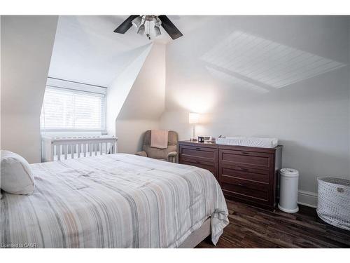 73 Kenilworth Avenue S, Hamilton, ON - Indoor Photo Showing Bedroom