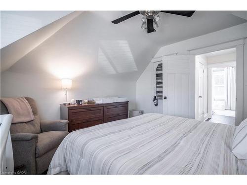 73 Kenilworth Avenue S, Hamilton, ON - Indoor Photo Showing Bedroom