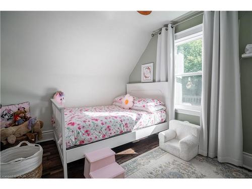 73 Kenilworth Avenue S, Hamilton, ON - Indoor Photo Showing Bedroom
