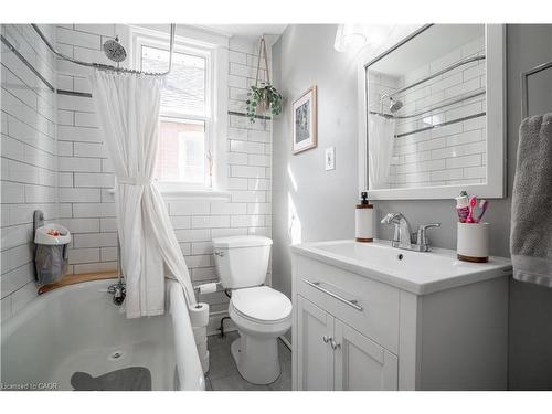 73 Kenilworth Avenue S, Hamilton, ON - Indoor Photo Showing Bathroom