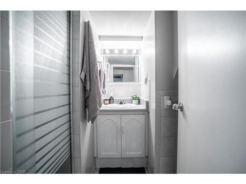 73 Kenilworth Avenue S, Hamilton, ON - Indoor Photo Showing Bathroom