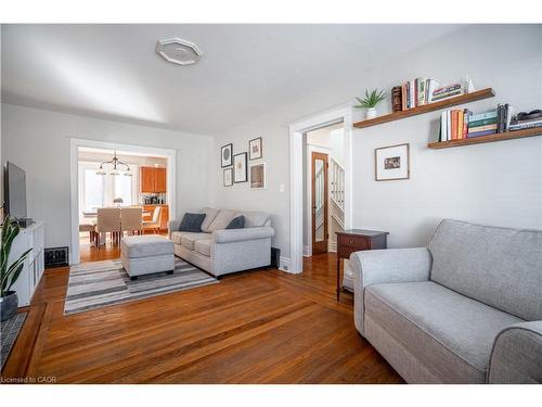 73 Kenilworth Avenue S, Hamilton, ON - Indoor Photo Showing Living Room