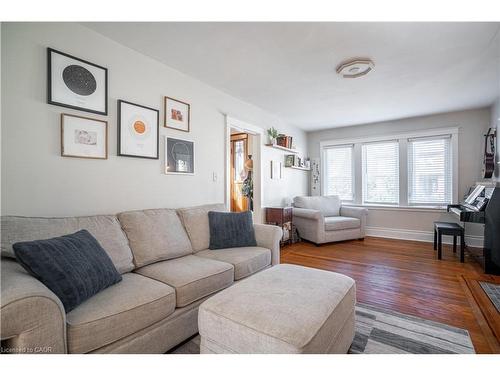 73 Kenilworth Avenue S, Hamilton, ON - Indoor Photo Showing Living Room