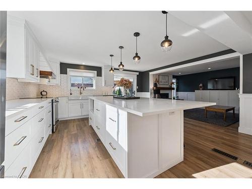 3 Alona Avenue, Cambridge, ON - Indoor Photo Showing Kitchen With Upgraded Kitchen
