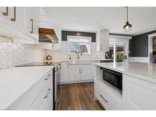 3 Alona Avenue, Cambridge, ON - Indoor Photo Showing Kitchen With Upgraded Kitchen