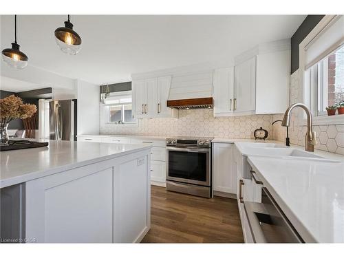 3 Alona Avenue, Cambridge, ON - Indoor Photo Showing Kitchen With Upgraded Kitchen