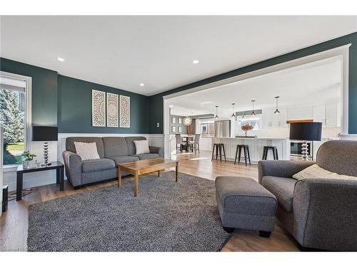 3 Alona Avenue, Cambridge, ON - Indoor Photo Showing Living Room