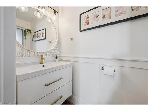 3 Alona Avenue, Cambridge, ON - Indoor Photo Showing Bathroom