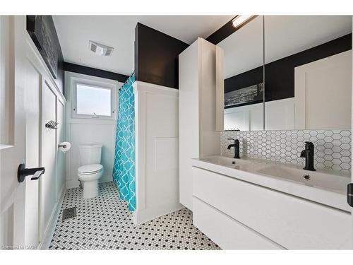 3 Alona Avenue, Cambridge, ON - Indoor Photo Showing Bathroom