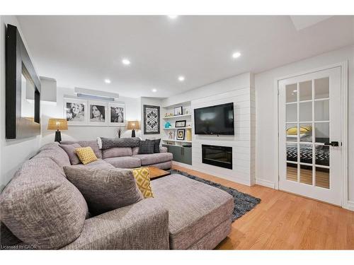 3 Alona Avenue, Cambridge, ON - Indoor Photo Showing Living Room With Fireplace